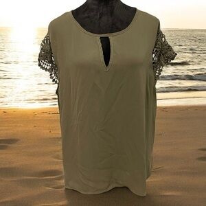 SHEIN Key Hole Lace Sleeve Top 2X Dark Olive